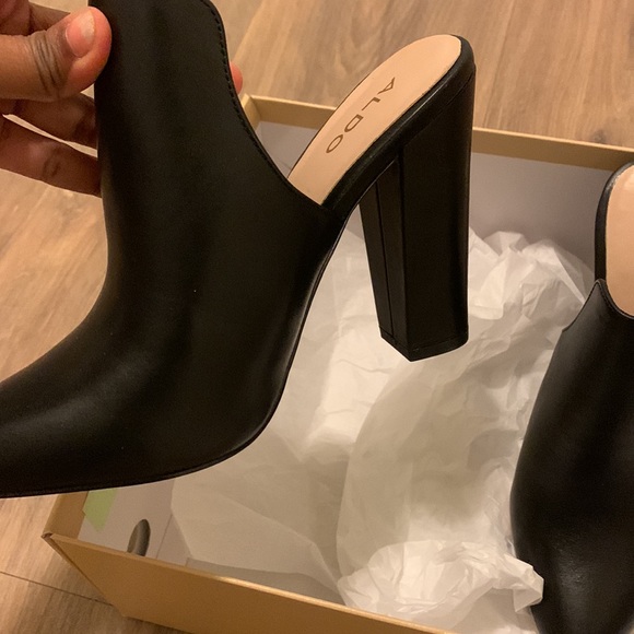 BRAND NEW NEVER WORN SEXY PARTY HEELS - Picture 2 of 3